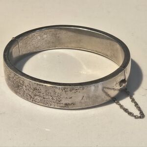 Vintage Wide W.E. Hayward Sterling Silver Bangle Bracelet Safety Chain